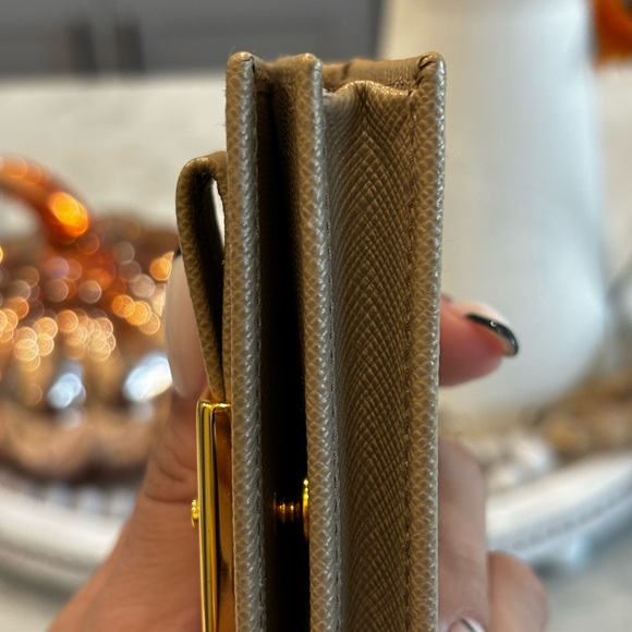 PRADA Cammeo Saffiano Fiocco Leather Bow Card Holder  *Pre-Loved* - Picture 14 of 16